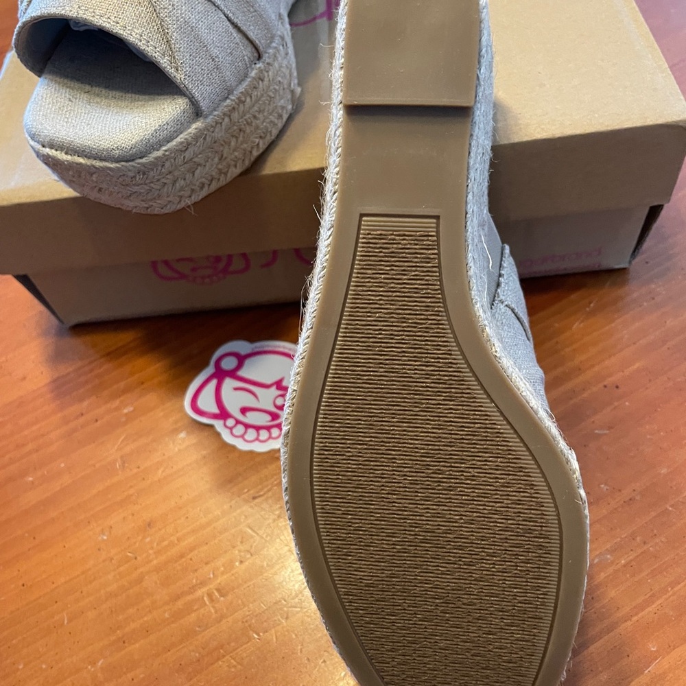 Sugar Tan Wedge Sandals with Bow - Picture 3 of 8